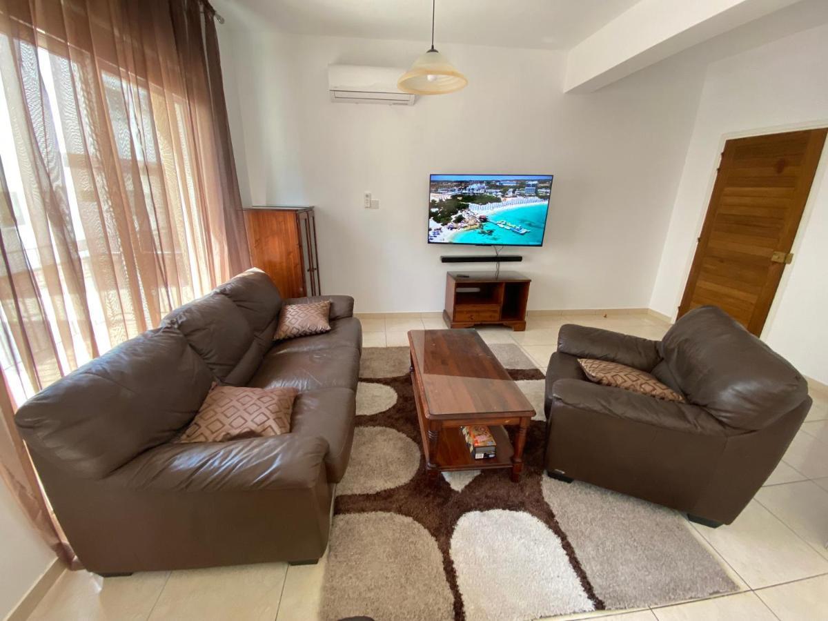 Three Bedroom Casa De Villa